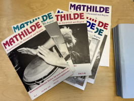 Ein aufgefächerter Stapel der Zeitschrift